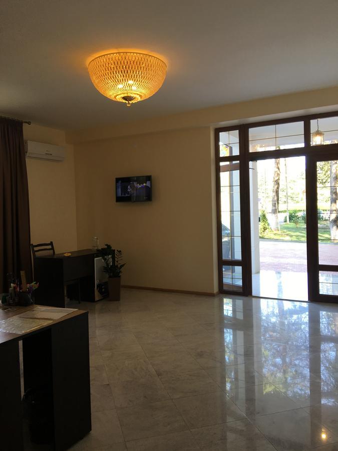 Киараз Старт Hotel Pitsunda Eksteriør billede