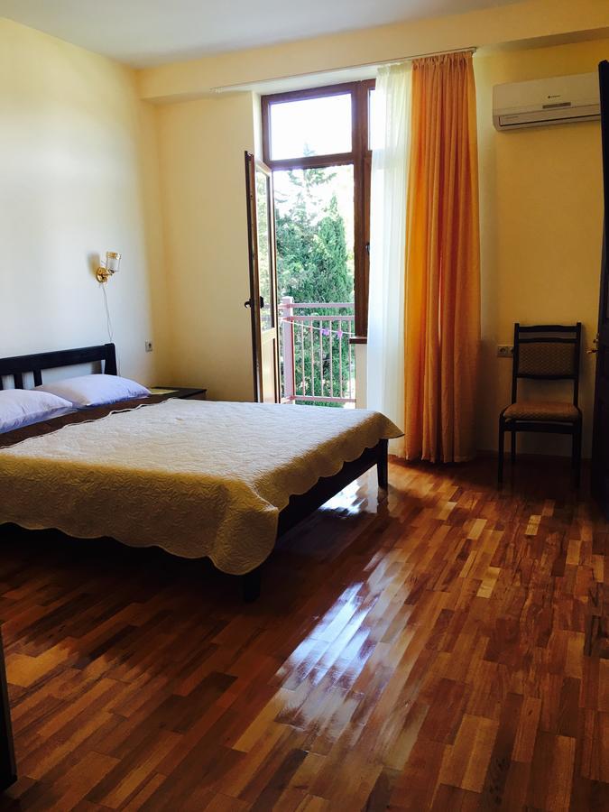 Киараз Старт Hotel Pitsunda Eksteriør billede