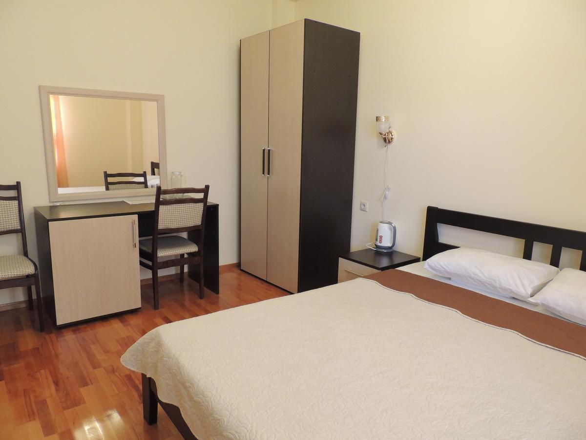 Киараз Старт Hotel Pitsunda Eksteriør billede